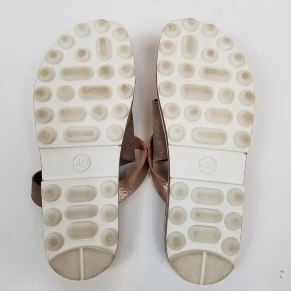 Fantasy Sandals Gold Metallic Leather Suede Sandals Size 40 - Picture 7 of 8